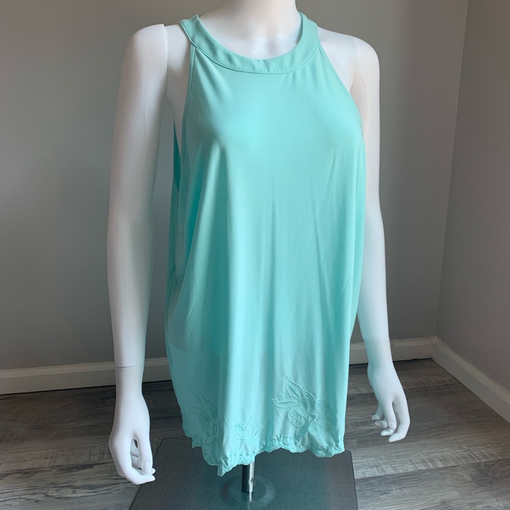 Jennifer Lopez sleeveless loose fit halter